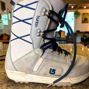 Burton Moto Snowboard Boots Women's size 9